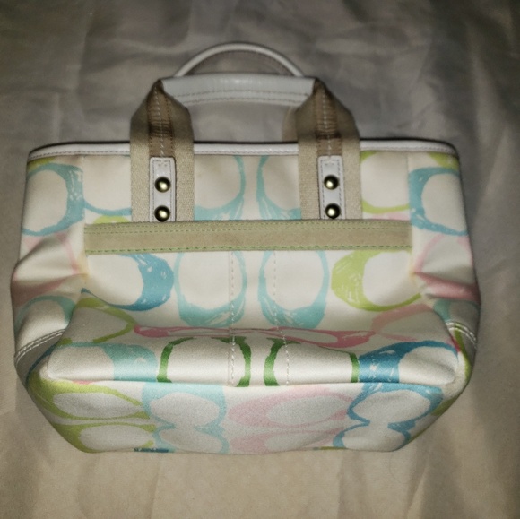 Coach Hamptons Scribble Tote No. M05M-201 - Picture 2 of 4